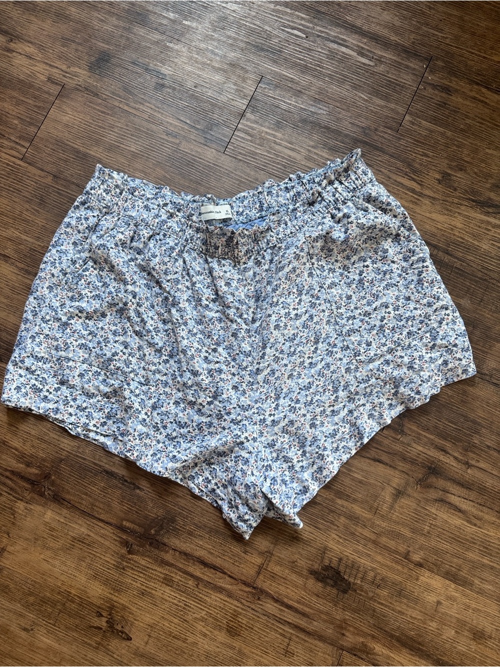 Abercrombie & Fitch Linen Blend Pull on Shorts Blue Floral.  XL. Cottage core